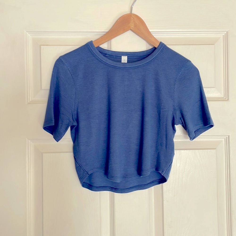 Lululemon women's size 8 crop top